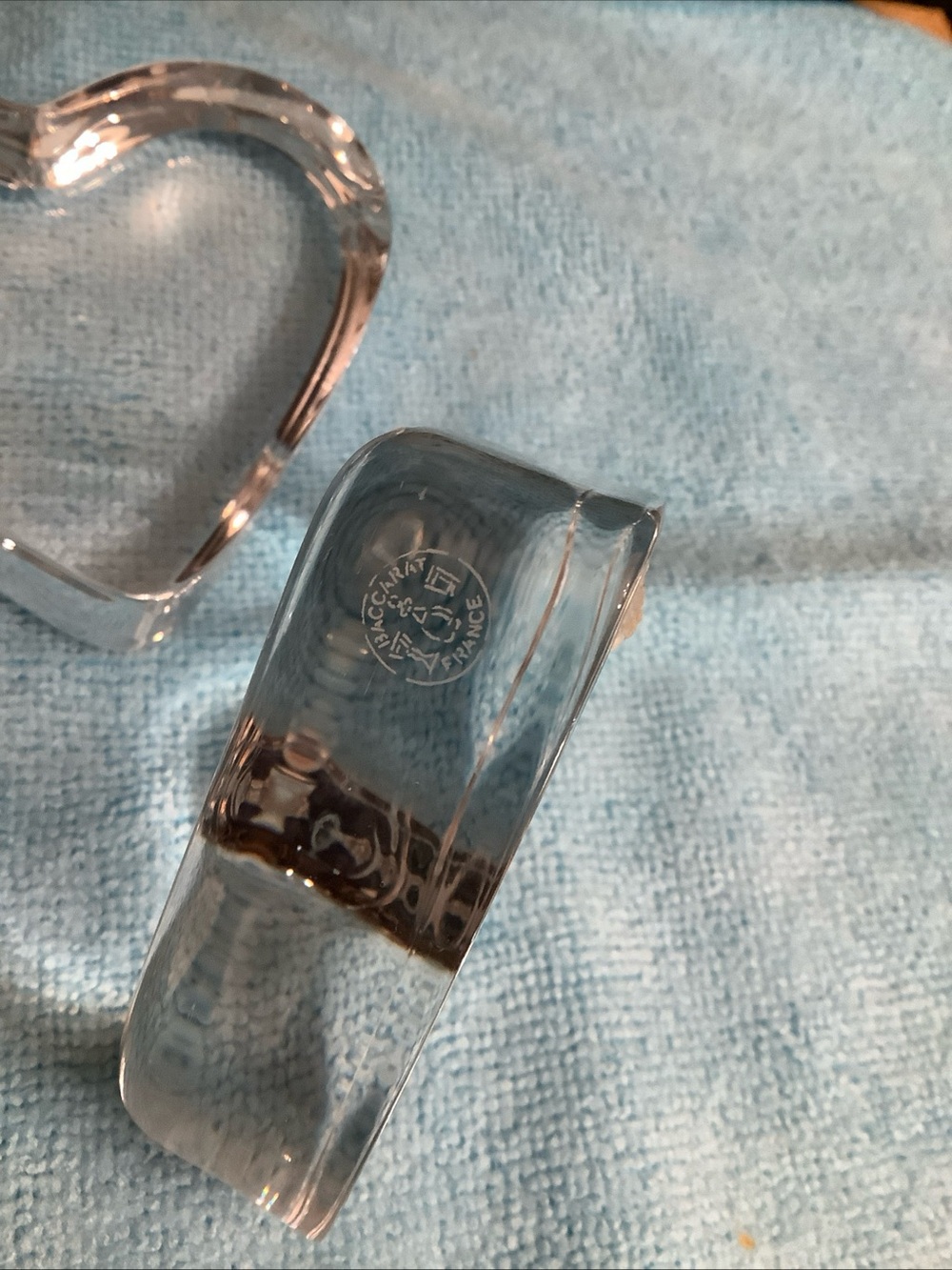2- Baccarat Heart-Shaped Clear Crystal Glossy Hand Blown Paperweight - Picture 4 of 6
